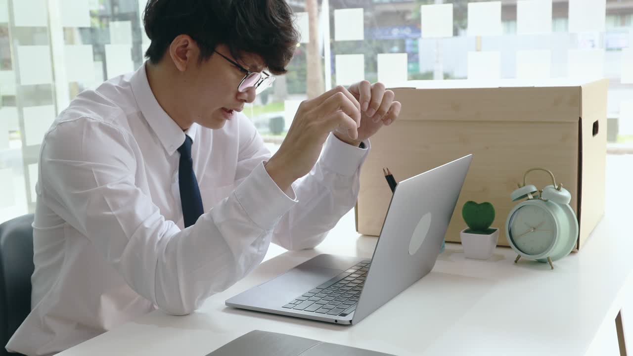 직장을 그만두거나 물건을 가져가세요.