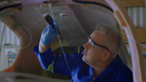 ingeniero trabajando en la cabina del avión con esquemas técnicos animados superpuestos