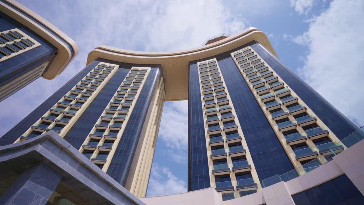 vista de un hotel en el alamein, egipto tiro de bajo ángulo