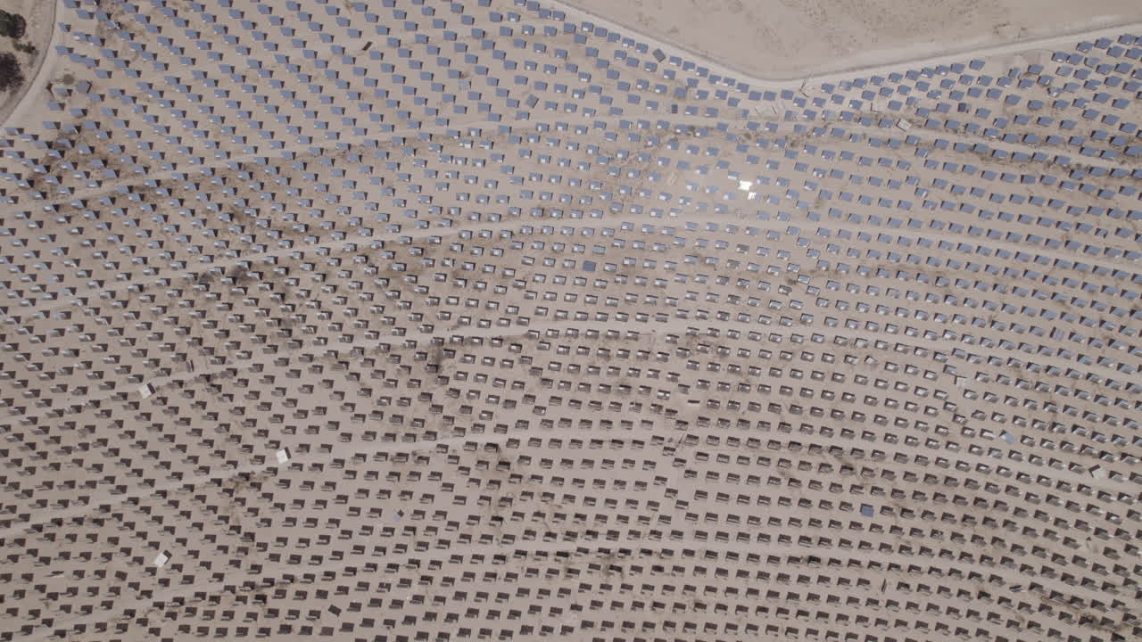 Raw file - Ashalim power station 50,000 motorized mirrors that track the sun's imaginary motion across the sky to direct it to a fixed point in the solar tower