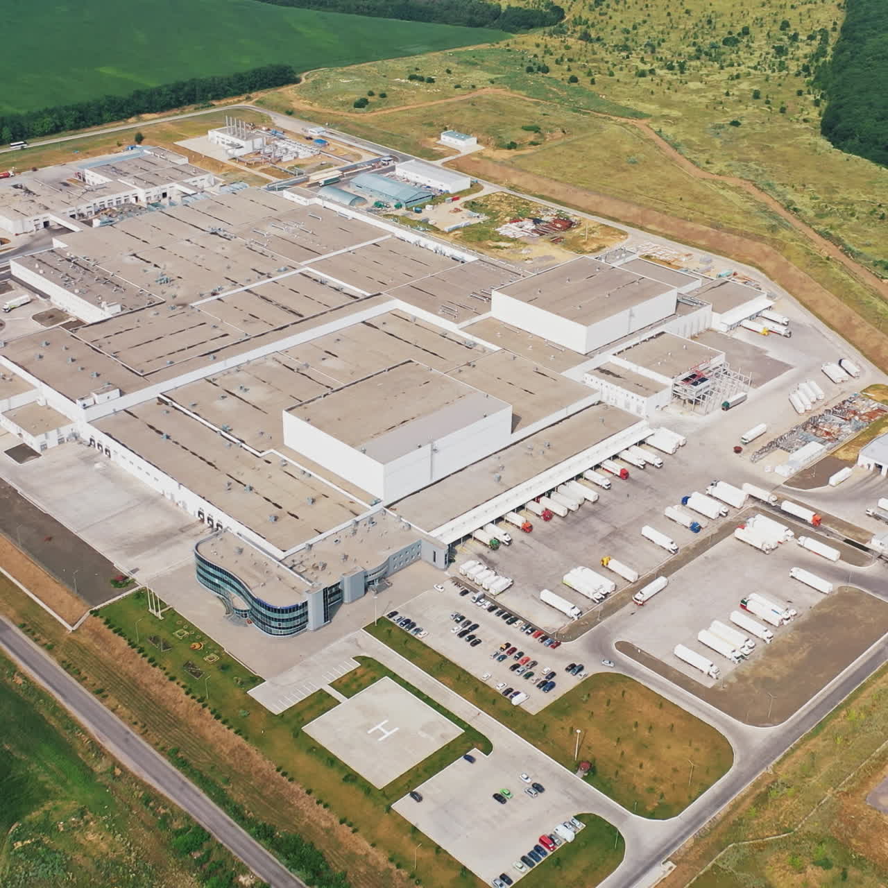 Vista aerea di una moderna fabbrica industriale. Esterno di fabbrica moderna