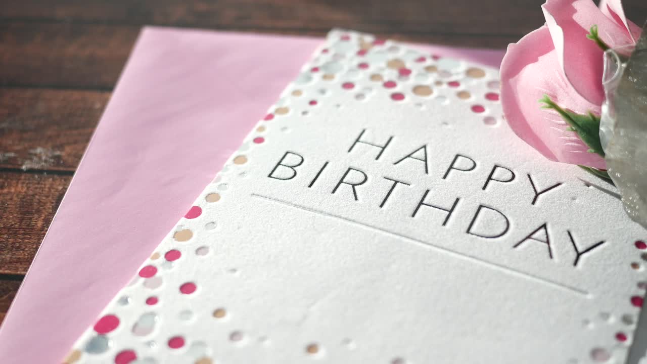 feliz tarjeta de cumpleaños con rosa