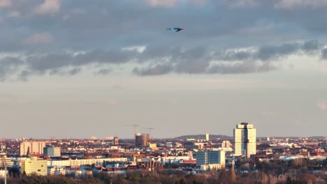 vuelo de cometas cerca de berlín en el drachenberg