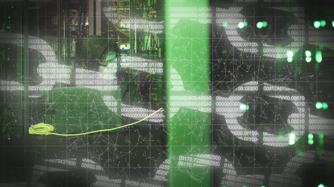 animación del procesamiento de datos sobre un hacker asiático en la sala del servidor