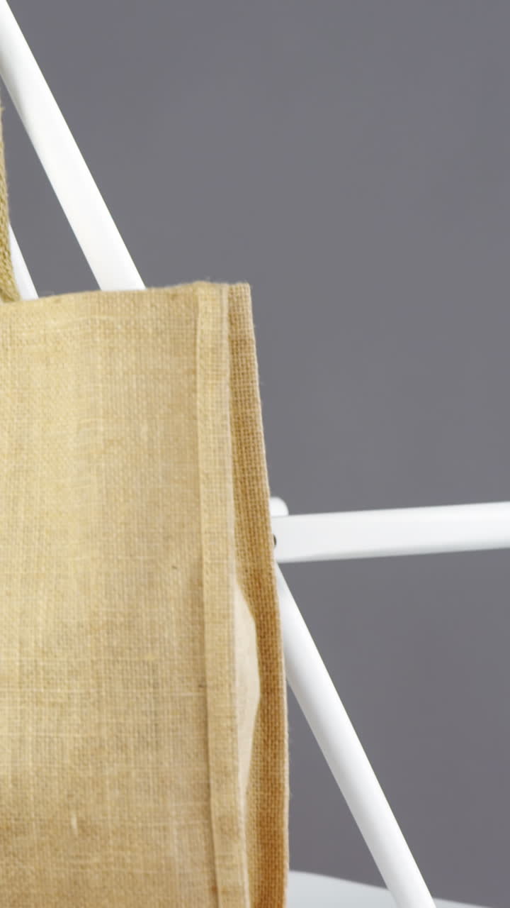 의자 에 매달린  ⁇ 드백