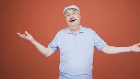 ⁇ 은이가 카메라에 마음을 보여줍니다.