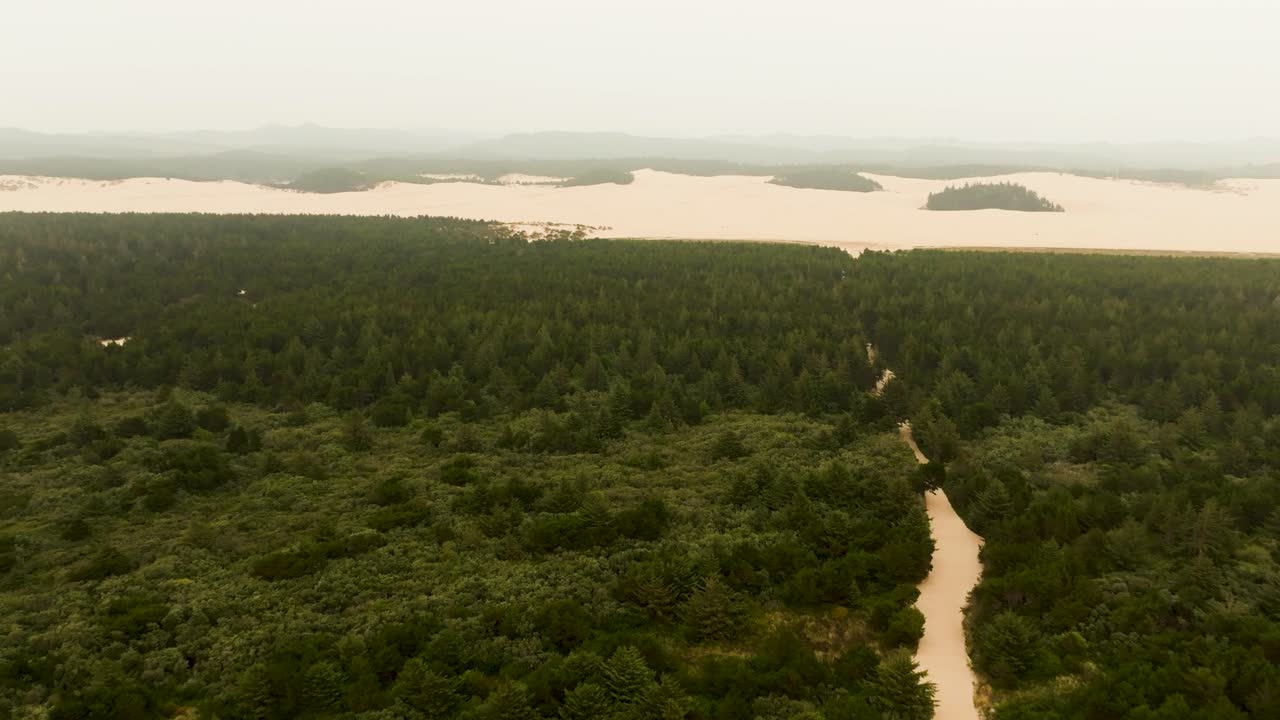 un dron fue disparado sobre florence, oregon, en las dunas cerca de jessie m.