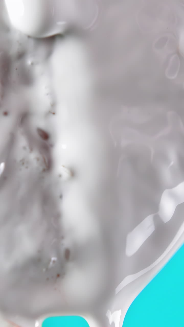 흘린 우유 스플래시