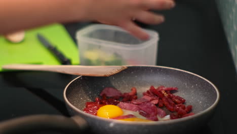 cocinar el desayuno