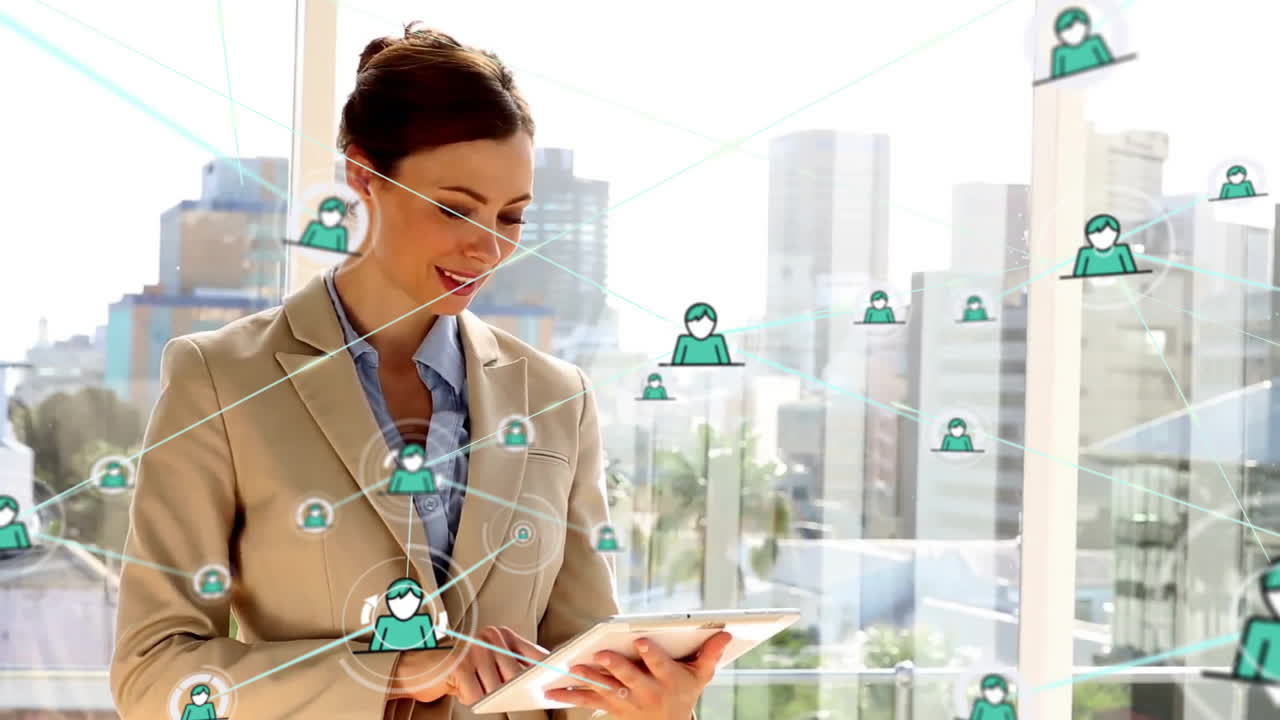 태블릿을 사용하는 두 인종 사업가 여성에 대한 사람들의 연결 네트워크 아이콘의 애니메이션