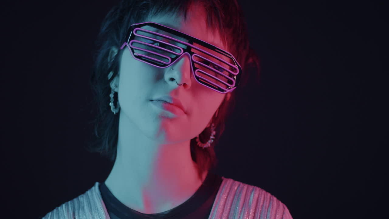 retrato de neón de una mujer