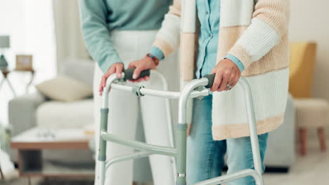 mujer, manos y andador en el cuidado de ancianos