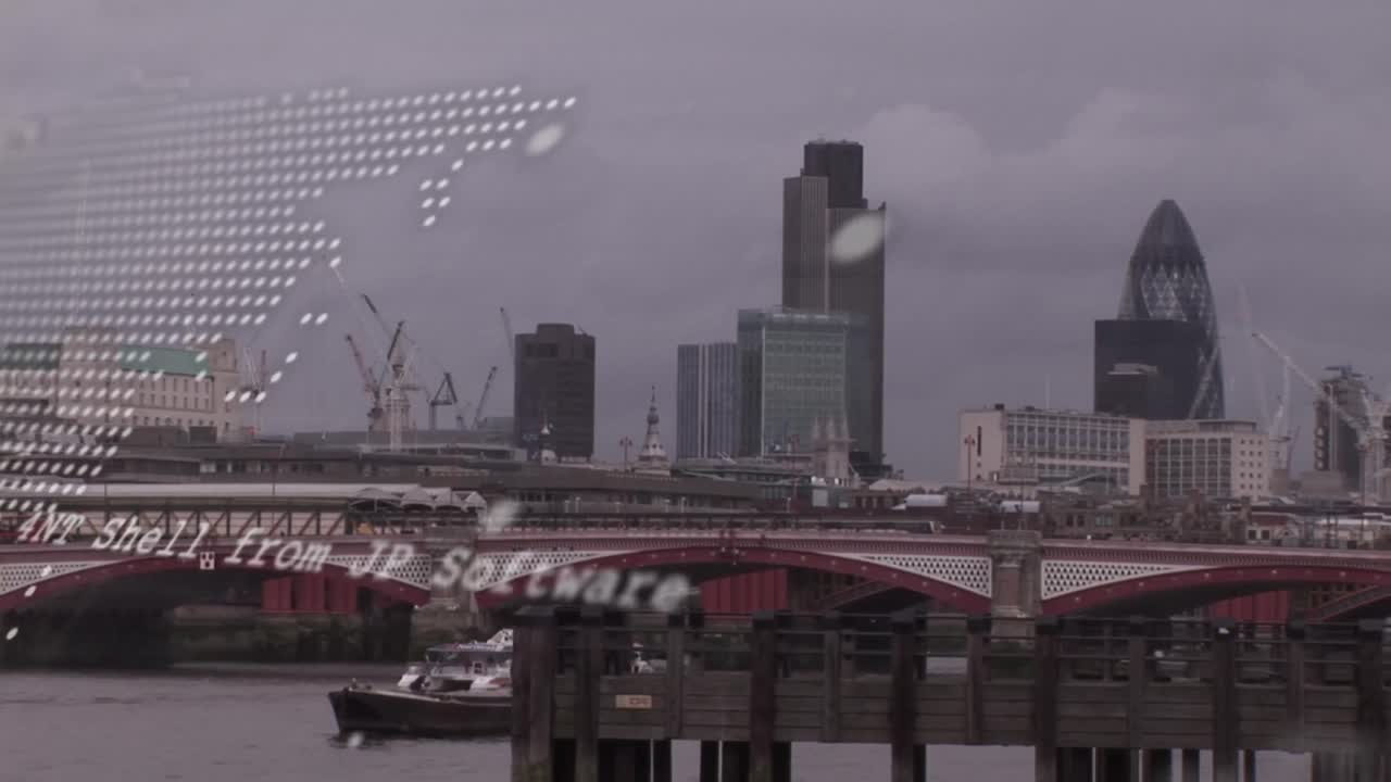 런던 도시 풍경 위의 세계 지도와 데이터 처리 애니메이션