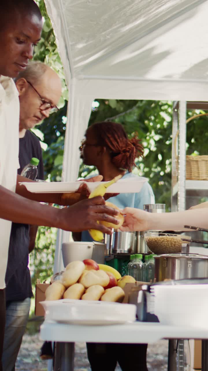 Vertical video Helping poor and needy people with food