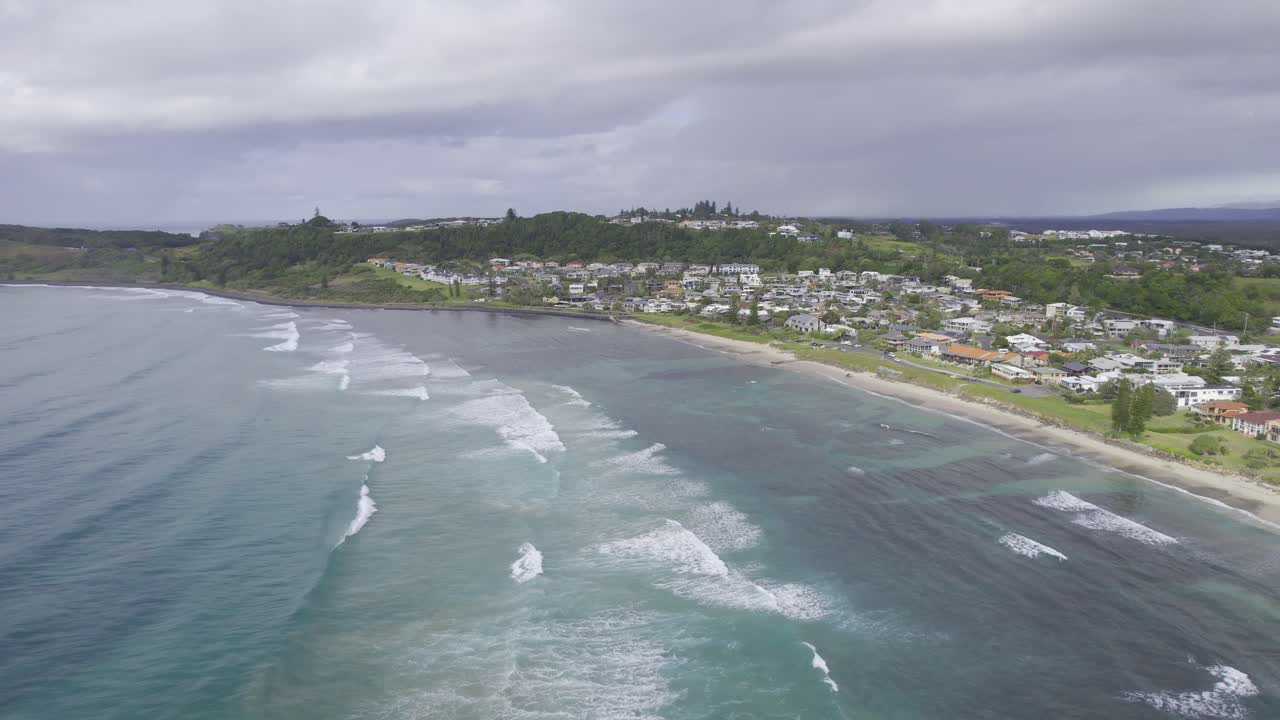 ciudad de lennox heads - región de los ríos del norte - nsw - australia - toma aérea