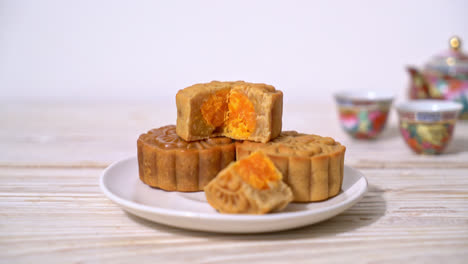 pastel de luna chino durian y sabor a yema de huevo para el festival del medio otoño
