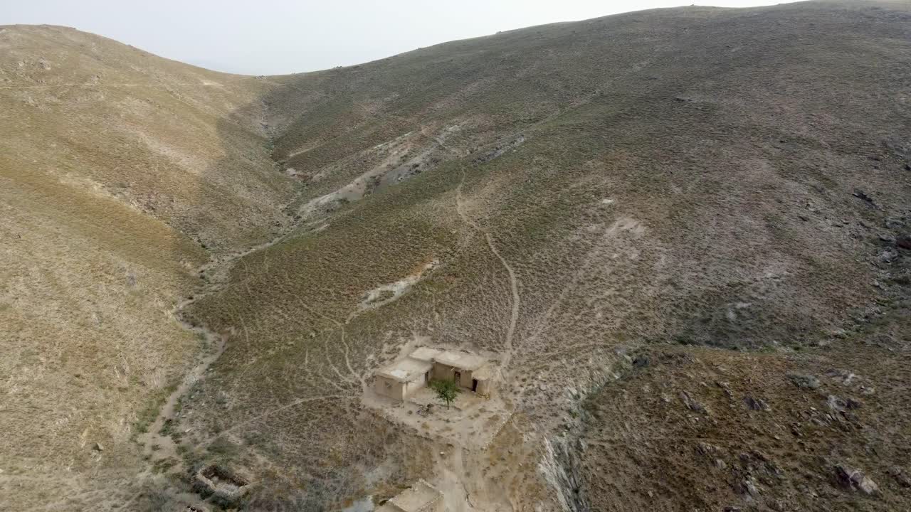 헤사라크의 언덕과 진집.