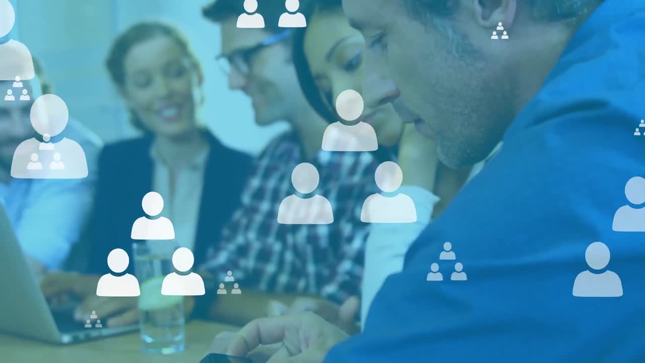 animación de iconos de personas en línea sobre diversas personas de negocios