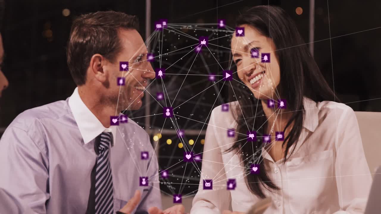 animación de la red de conexiones entre diversas personas de negocios en la oficina