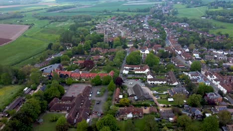 Video-Aéreo-Alejándose-De-Un-Pueblo-En-Kent-Llamado-Wingham