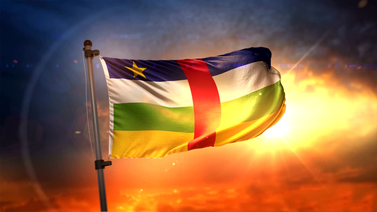 중앙아프리카 공화국의 발은 아름다운 해가 뜨는 순환 속도 느린 모션 4k에서 백라이트됩니다.