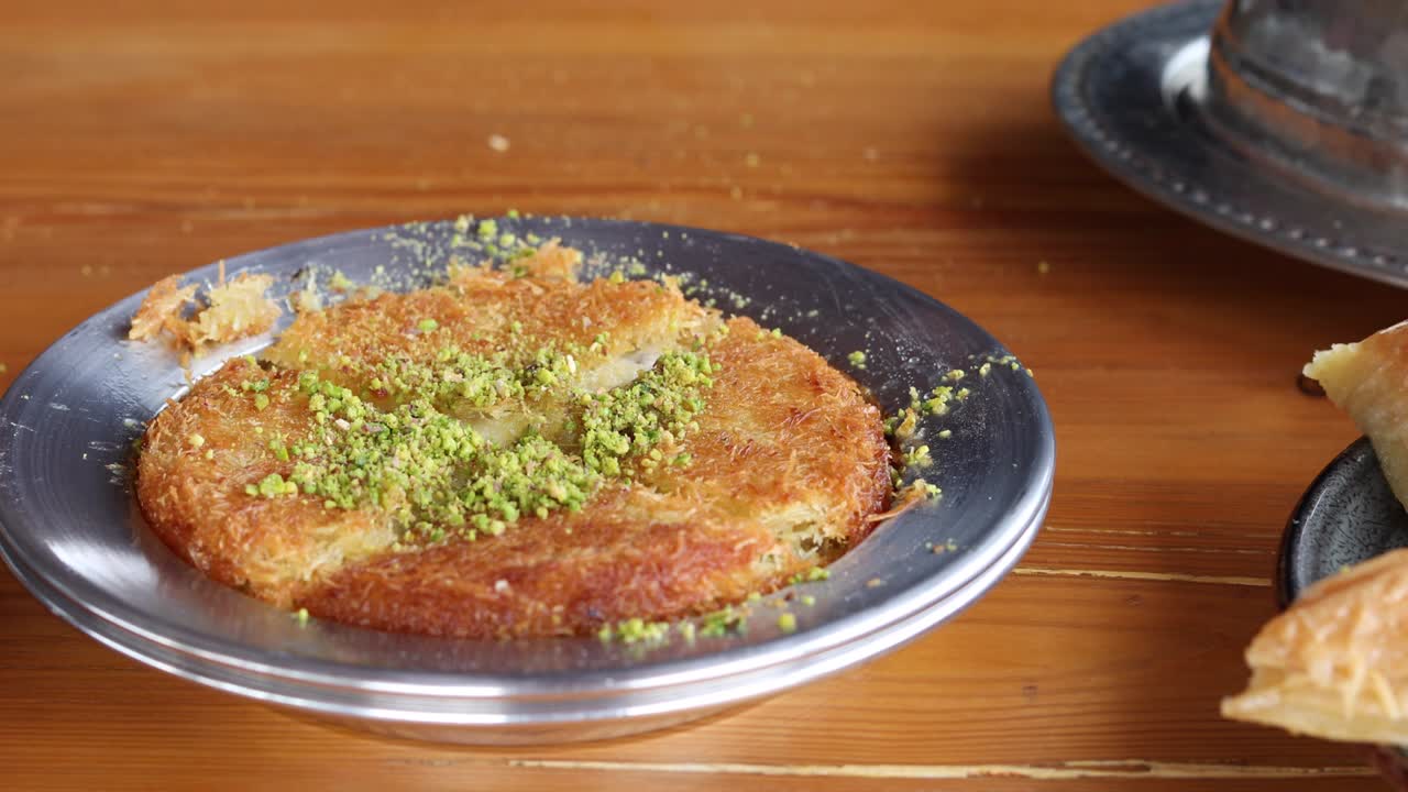 la cocina de künefe en el pavo de antakya