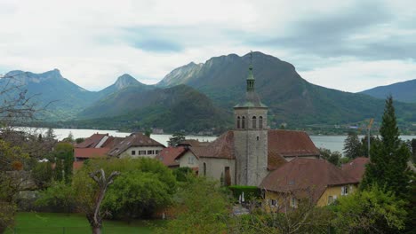 Städte-In-Der-Nähe-Des-Sees-Von-Annecy-Haben-Eine-Majestätische-Architektur