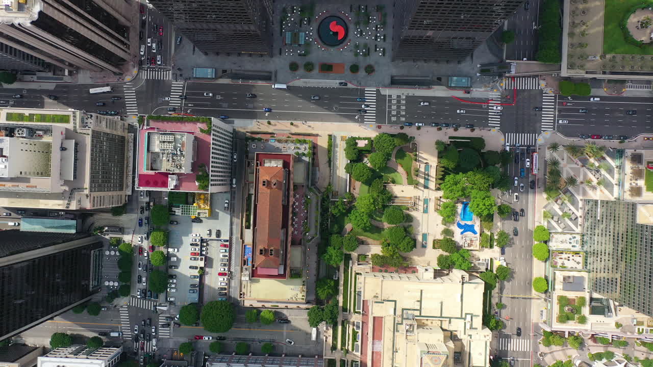 Vista aérea sobre o Distrito Financeiro de Los Angeles - vista de pássaro, filmagem de drone