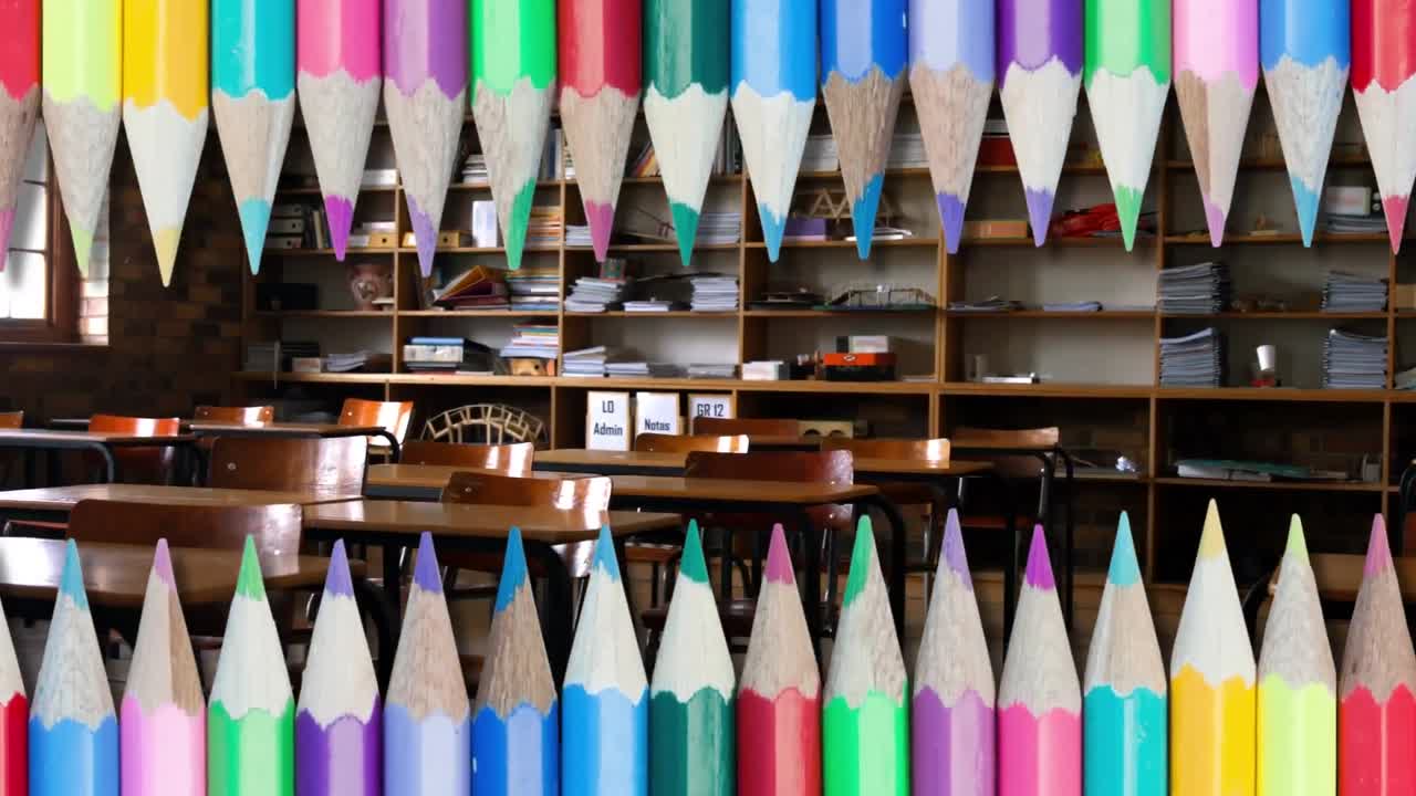빈 교실 위에 여러 가지 색 ⁇ 의 연필의 애니메이션