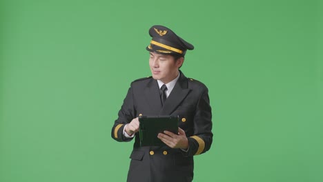 pilot with tablet