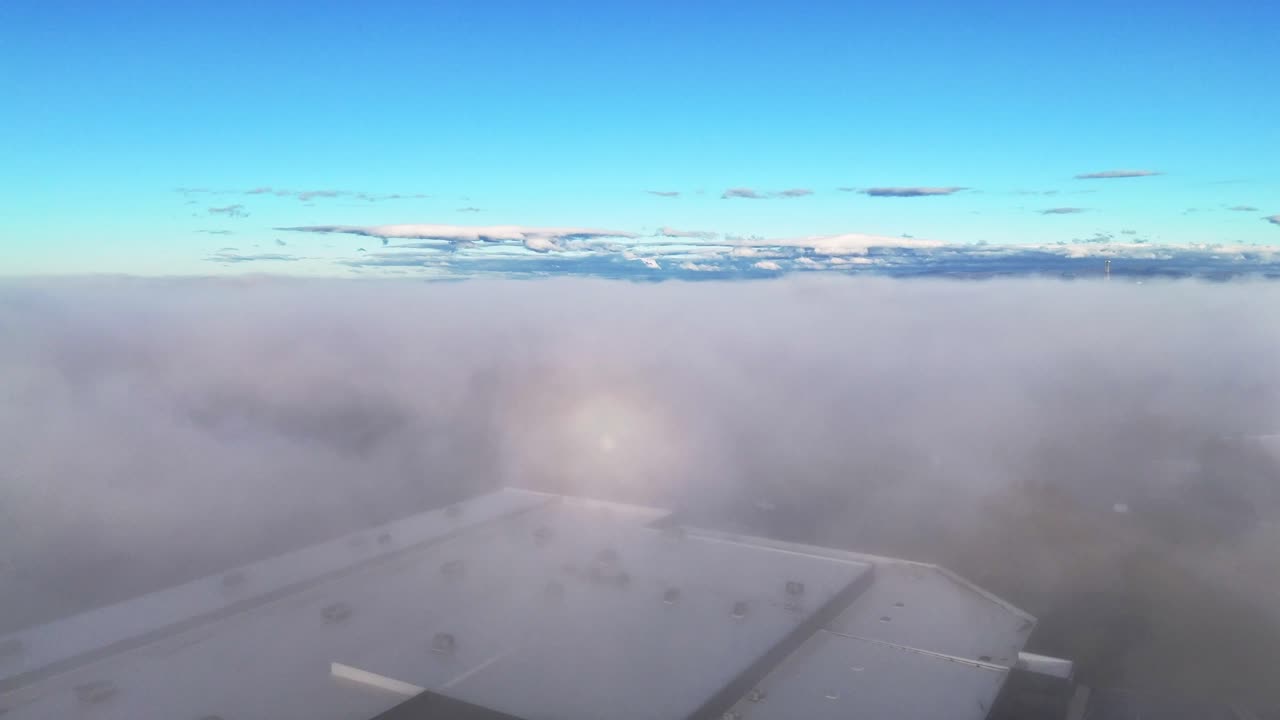 사우스 캐롤라이나에서 밀집한 구름을 날아다니고 있습니다.