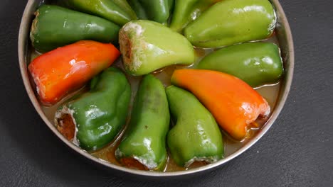 pimientos rellenos de arroz y especias