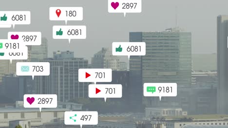 Animation-Von-Benachrichtigungsetiketten-Mit-Wechselnden-Zahlen-über-Dem-Modernen-Stadtbild-Vor-Klarem-Himmel