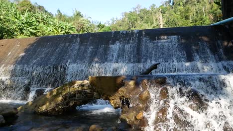 Cascada-En-La-Tailandia-Rural,-Nadie