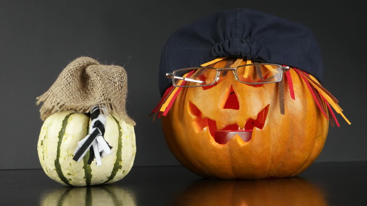 모자에 두 개의 할로윈 호박, 검은 바탕, 할로윈 휴일