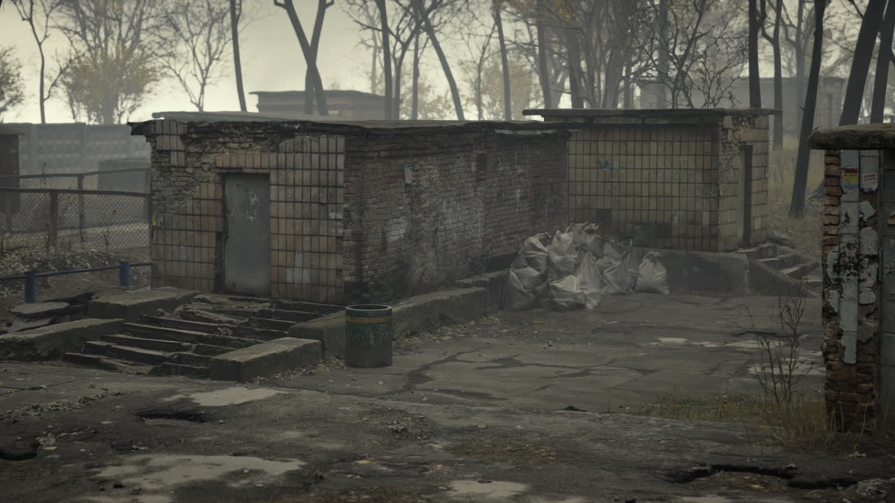 edificios viejos y abandonados en una pequeña ciudad