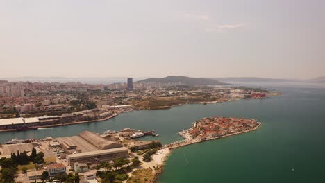 Hermosa-Vista-De-La-Ciudad-Y-El-Mar