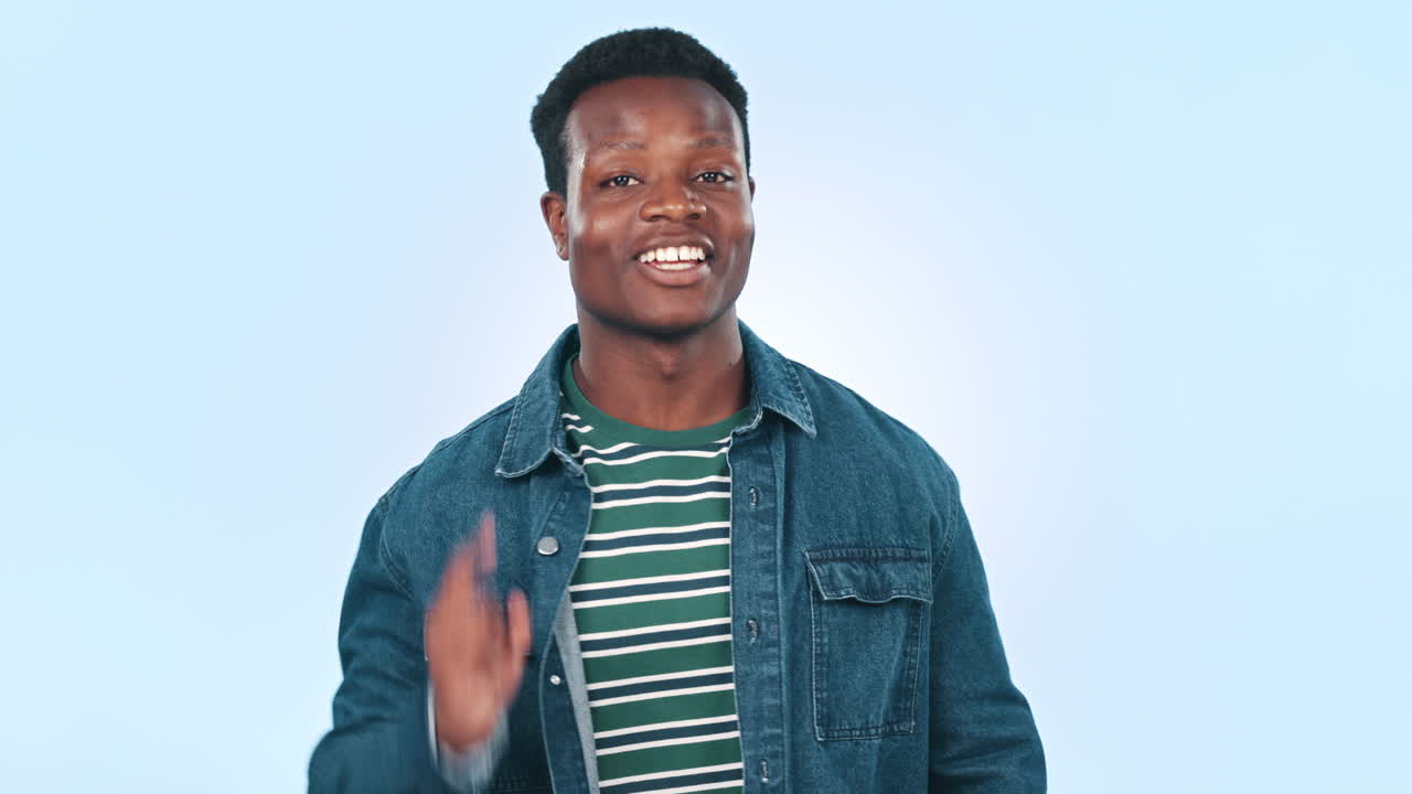 hombre negro, corazón y manos con retrato y amor