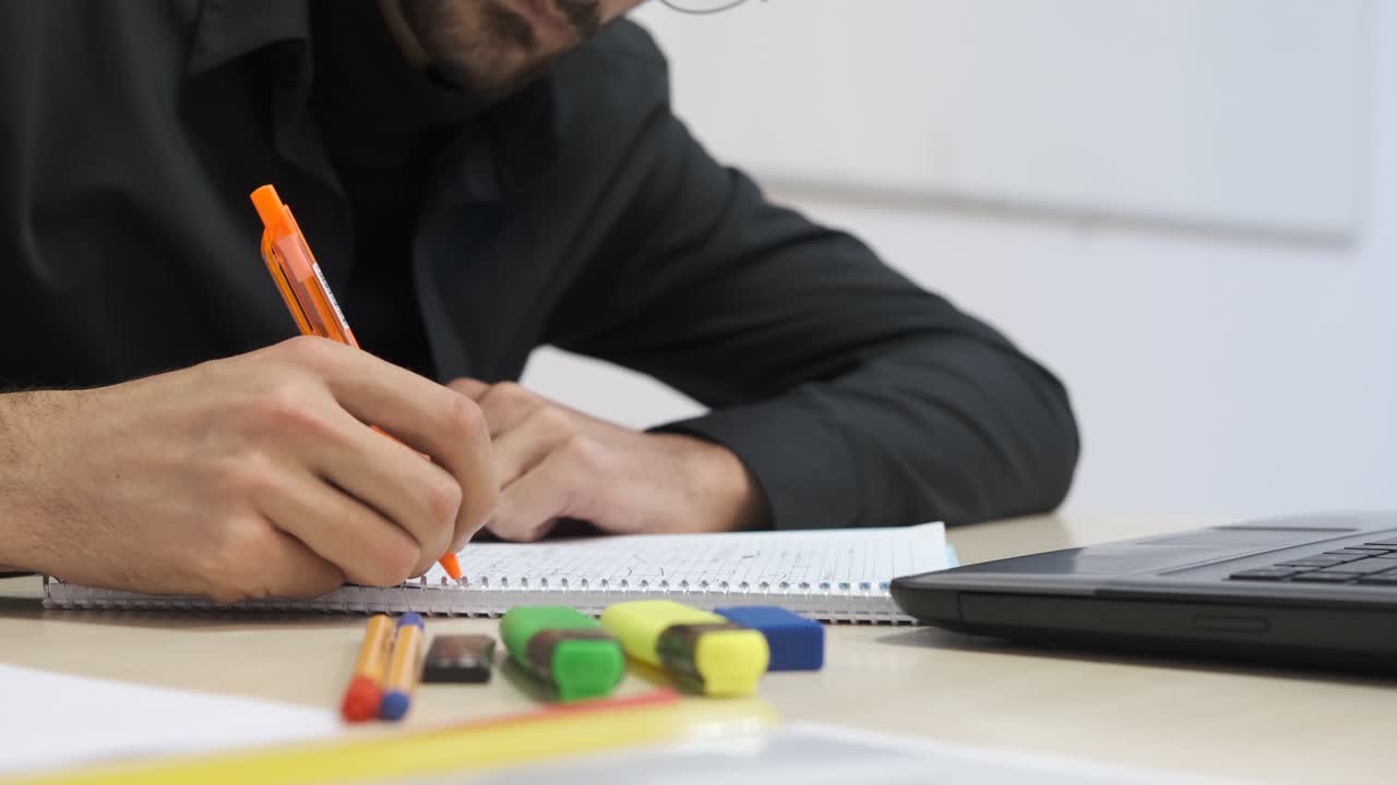 mesa de trabajo de los estudiantes