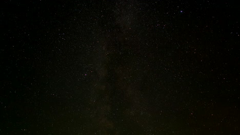 time lapse of the milky way in the middle of the night