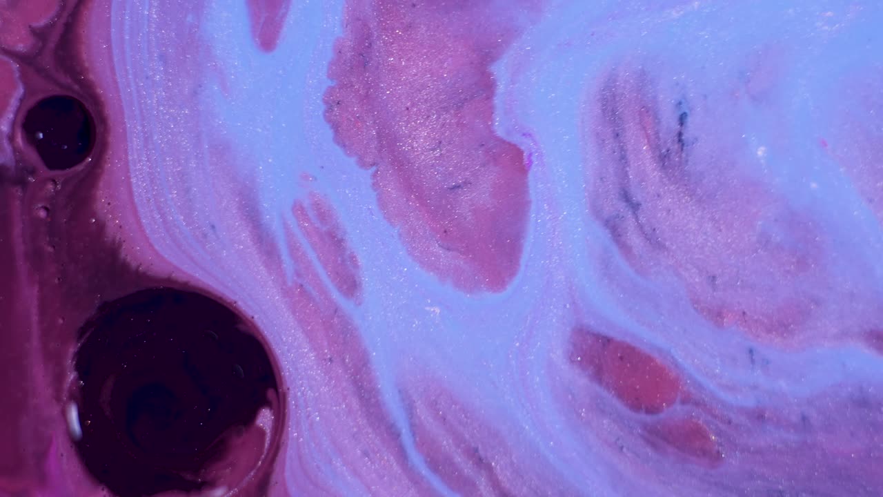 arte fluido abstracto con tonos púrpuras y azules