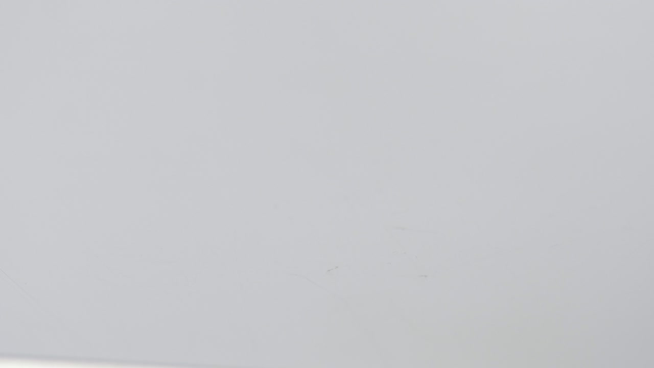 monedas de euro que caen al suelo - cámara lenta