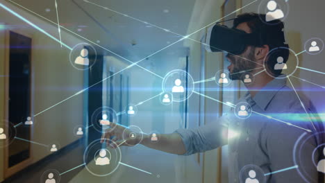 animación de la red de conexiones con iconos sobre el hombre que usa auriculares vr