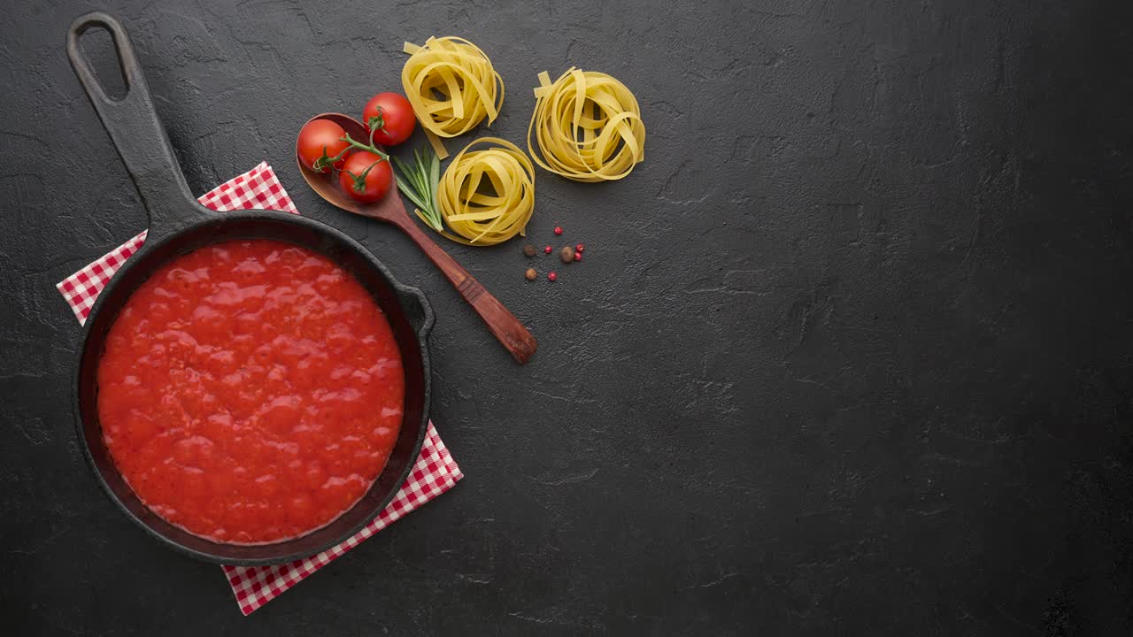 시네마그라프 루프: 파스타를 위한 뜨거운 토마토 소스, 에서 요리