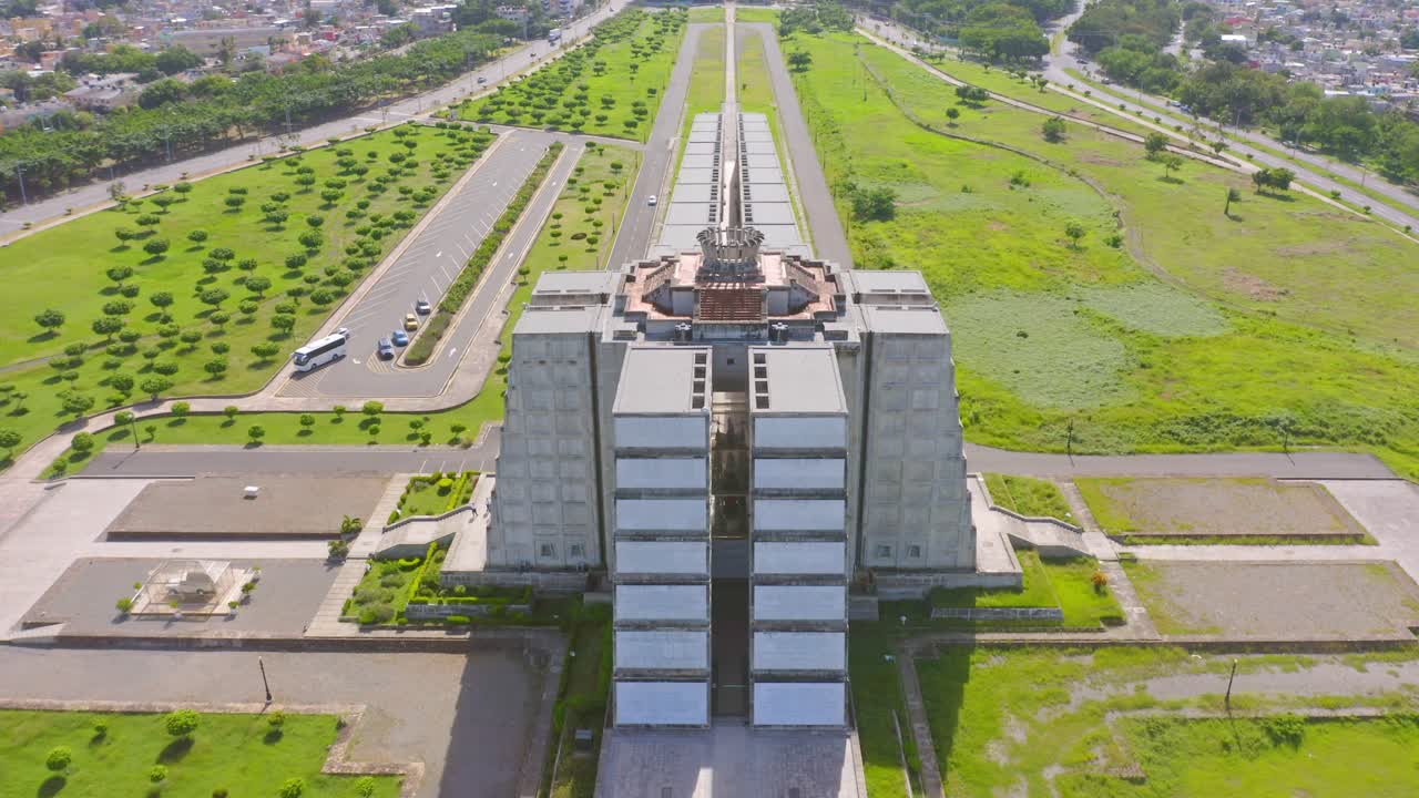 faro a colón - exterior del faro de colón en santo domingo este, república dominicana - retroceso aéreo
