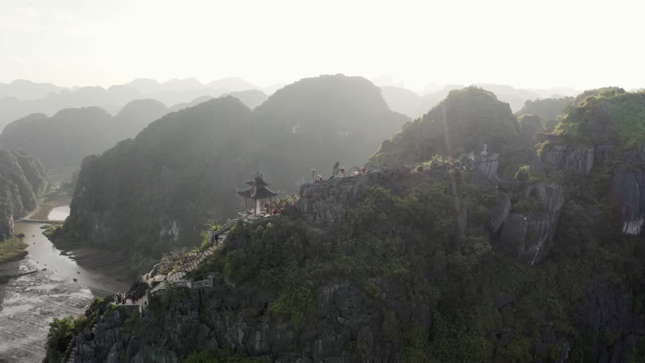 베트남의 힌남노에서 무아 전망대 (hang muay viewpoint) 의 영화 드론 촬영