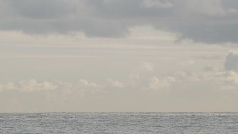 Réplica-De-Galeón-Andaluza-Del-Siglo-XVI-Navegando-En-El-Mar-Mediterráneo-En-Un-Hermoso-Día-Nublado-Al-Amanecer