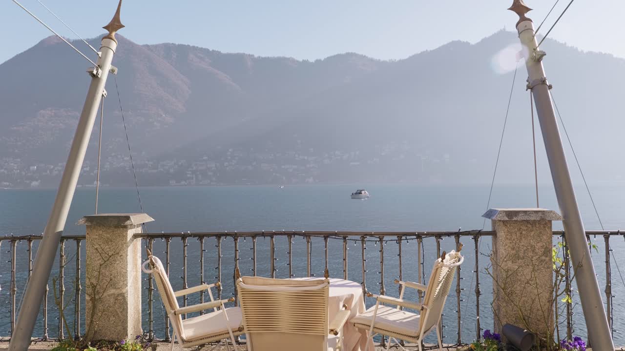 vista di Lago di Como da seduti