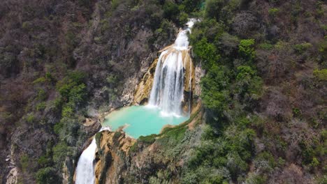 Cascada-El-Chiflon-Que-Cae-En-Cascada-Por-La-Montaña-En-Chiapas-Mexico,-Vista-Aérea-4k