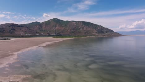 Toma-De-Drones-Dolly-Tilt-Del-Gran-Lago-Salado-En-Utah